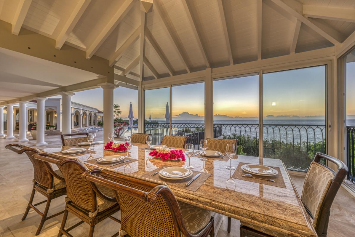 51 Location villa piscine vue mer Terres Basses Saint Martin_veranda couche de soleil